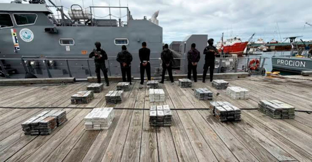 ¡GOLPE AL NARCOTRÁFICO EN EL CARIBE! Caen tres trinitenses y un venezolano con 440 kilos de cocaína