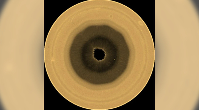¡FIGURA NATURAL DESCONCERTANTE! Científicos hallan un decágono giratorio en el polo sur de Saturno