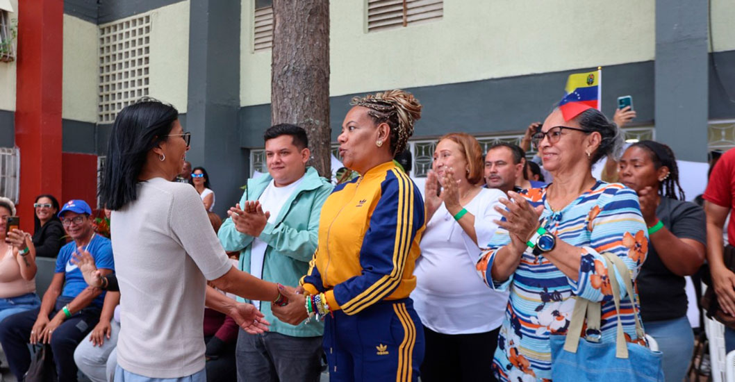 ¡»YA FUE APROBADO EL BOTÓN»! Delcy Rodríguez anuncia financiamiento a 35 condominios tras los sismos