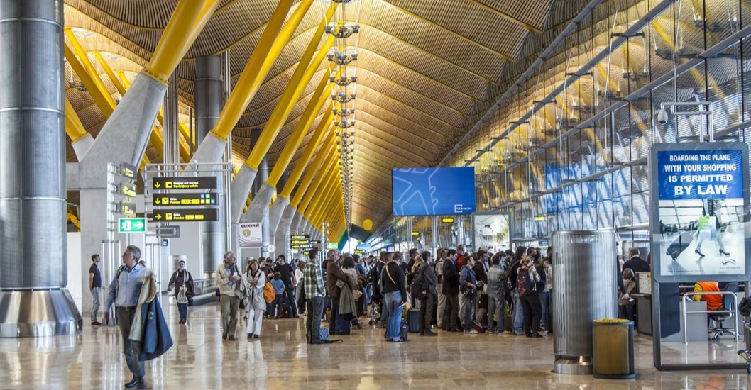 ¡GRAN NARCOINCAUTACIÓN! Detienen en el aeropuerto de Madrid a exfuncionario venezolano con 50 kilos de cocaína