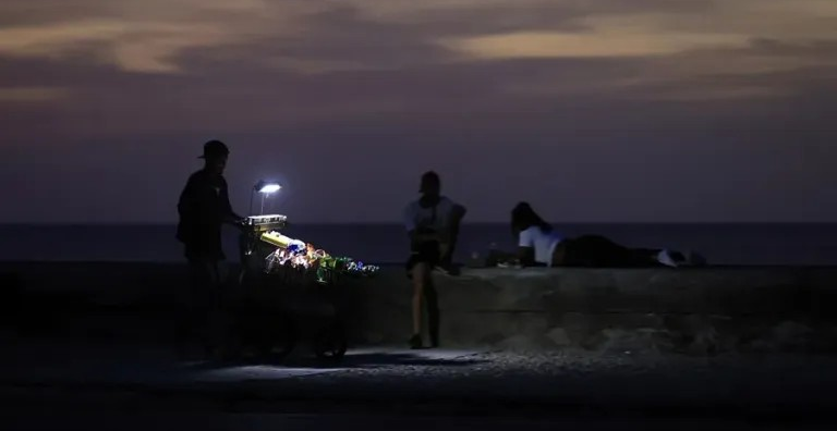 ¡TRAS EL OCTAVO APAGÓN GENERAL DEL AÑO! Cuba conecta todas las provincias a la red eléctrica