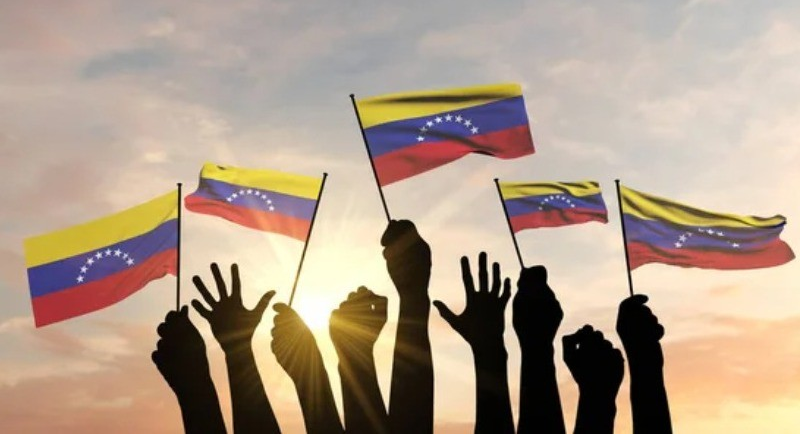¡ALZAN LA VOZ! Manifestantes se concentran en Plaza Venezuela para exigir la fijación de una fecha clara para la realización de elecciones en el país