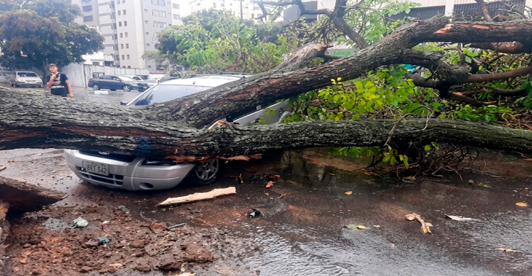 ¡AGUACERO Y CAOS EN LA CAPITAL! Lluvias de este #24Sep dejan sin luz a Baruta y anegan viviendas en Carrizal