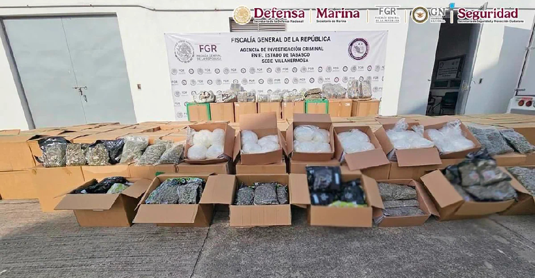 ¡PRESO EL CONDUCTOR! Localizan casi dos toneladas de marihuana ocultas entre dulces de coco en el sur de México