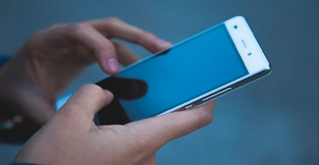 ¡AULAS LIBRES DE PANTALLAS! México normará el uso de teléfonos en planteles de educación básica