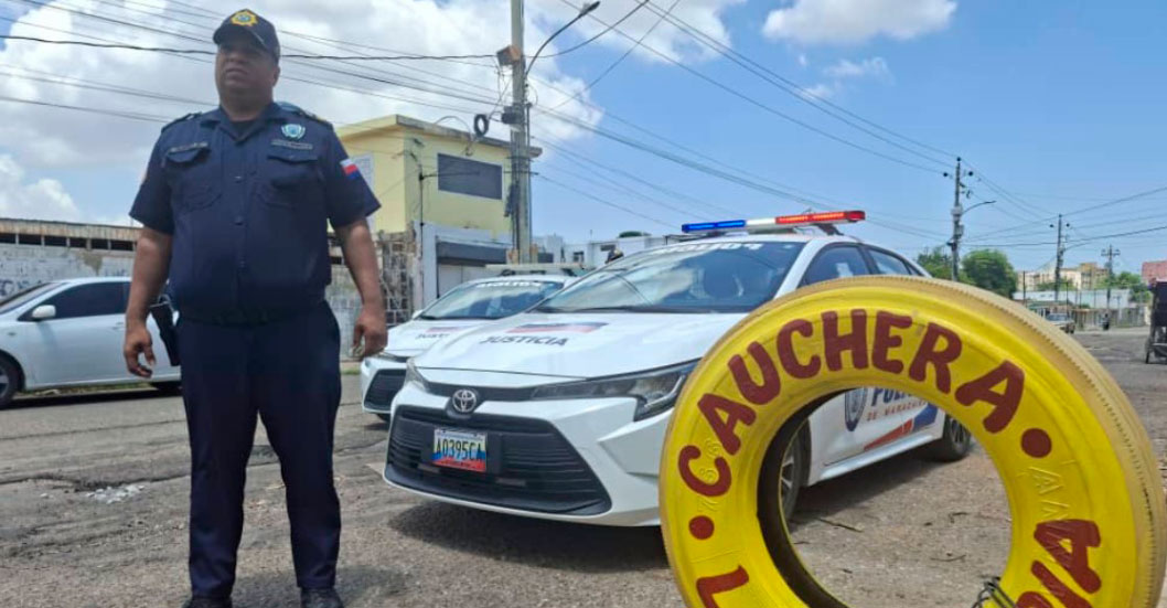 ¡POR EL LIBRE TRÁNSITO Y LA SEGURIDAD CIUDADANA! ‎​Polimaracaibo despliega operativo para despejar pasos peatonales obstruidos por neumáticos