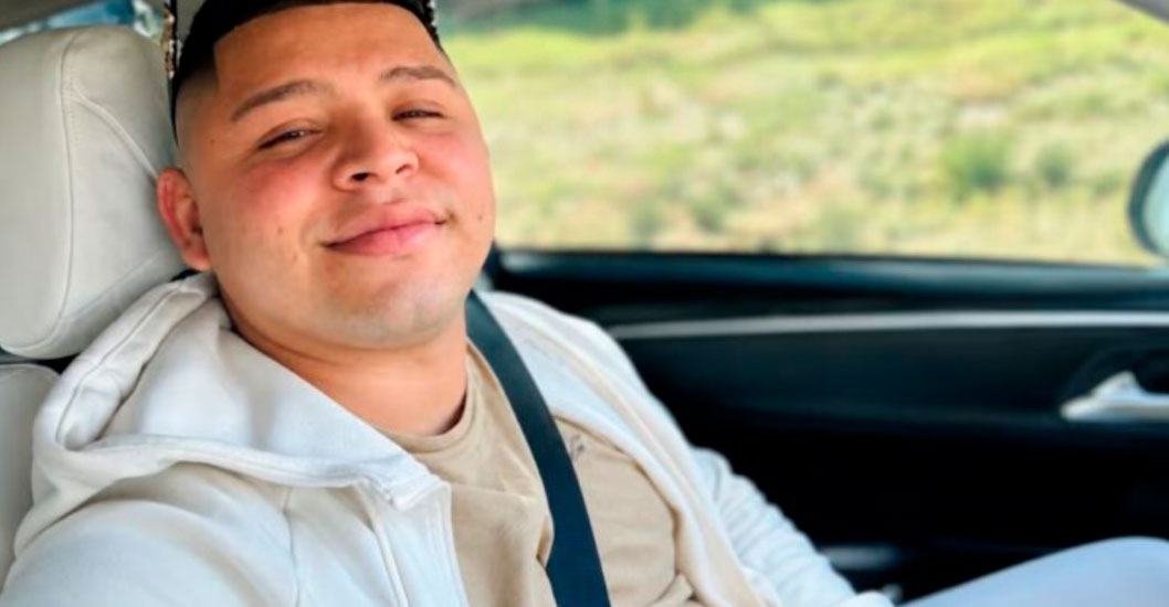 ¡»DUERME EN EL SUELO Y SIN ANALGÉSICOS»! La grave situación del repartidor venezolano baleado por el ICE en Austin