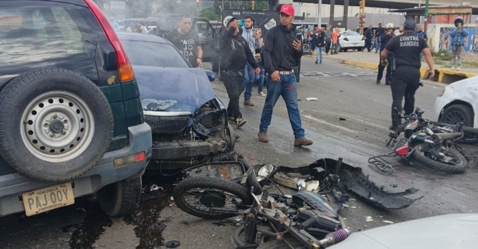 ¡EMERGENCIA EN LA VÍA! Múltiple colisión en La Yaguara deja un fallecido y 15 heridos tras falla en los frenos de un camión de carga