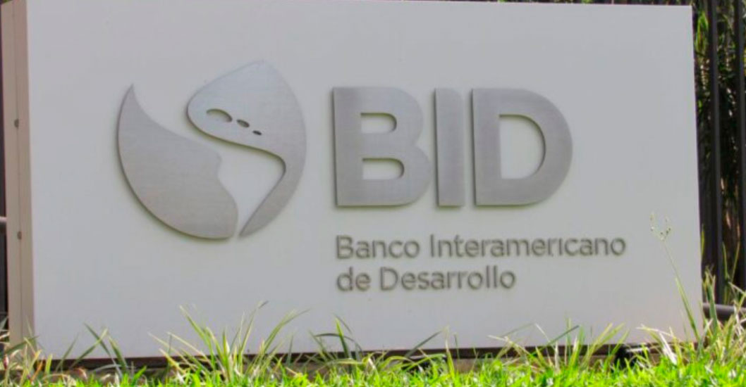 ¡PRIMER DESEMBOLSO DE $2.000 MILLONES! El BID reactiva financiamiento para bonos, salud y educación en Venezuela