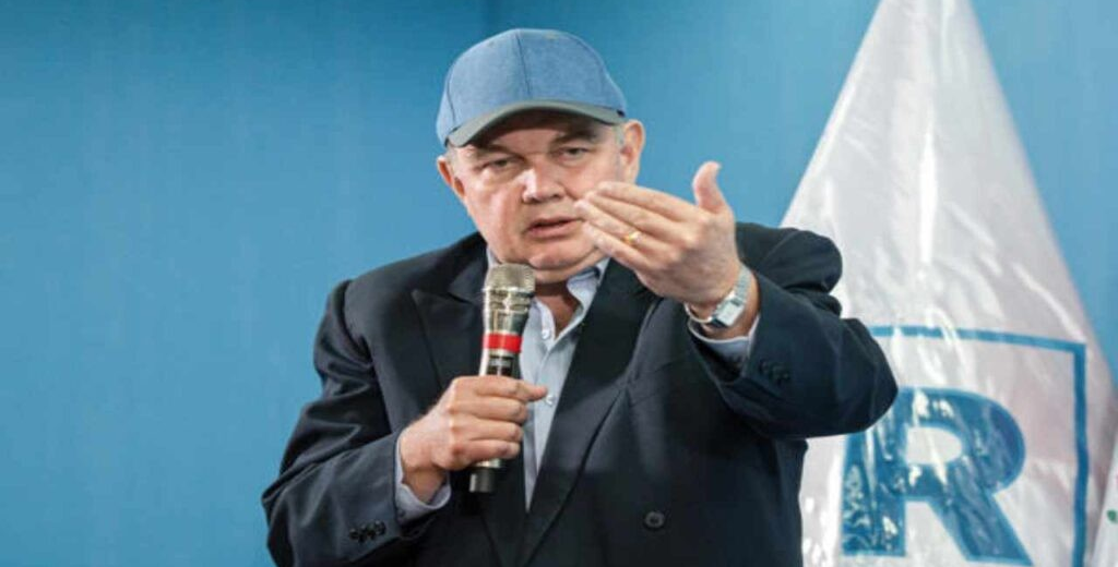 ¡BAJO POLÉMICA DE «REELECCIÓN ENCUBIERTA»! López Aliaga gana comicios para alcaldía de Lima