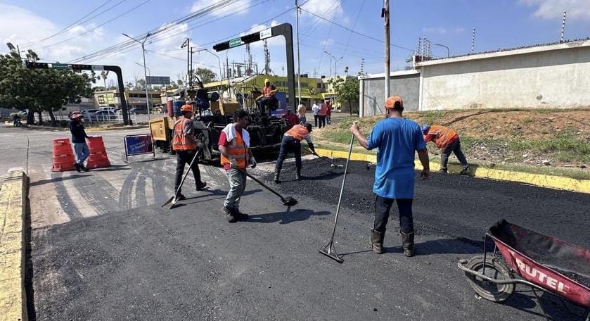 ¡CON 850 TONELADAS DE ASFALTADO! Alcaldía de Maracaibo recuperó la calle 15K entre las urbanizaciones La Pícola y San Jacinto