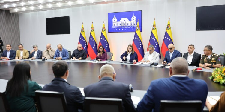 ¡ENCUENTRO EN MIRAFLORES! Ejecutivo nacional evalúa políticas sociales, servicios públicos y producción junto a ministros y gobernadores