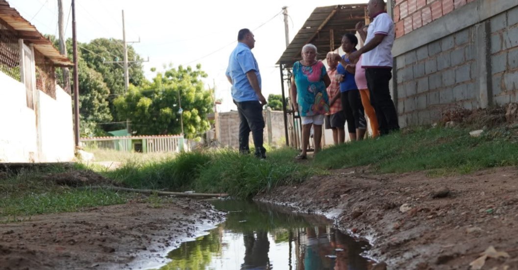 ¡CRISIS SANIATARIA! Habitantes del Barrio Bolívar exigen solución urgente ante el colapso de aguas servidas en la calle 16