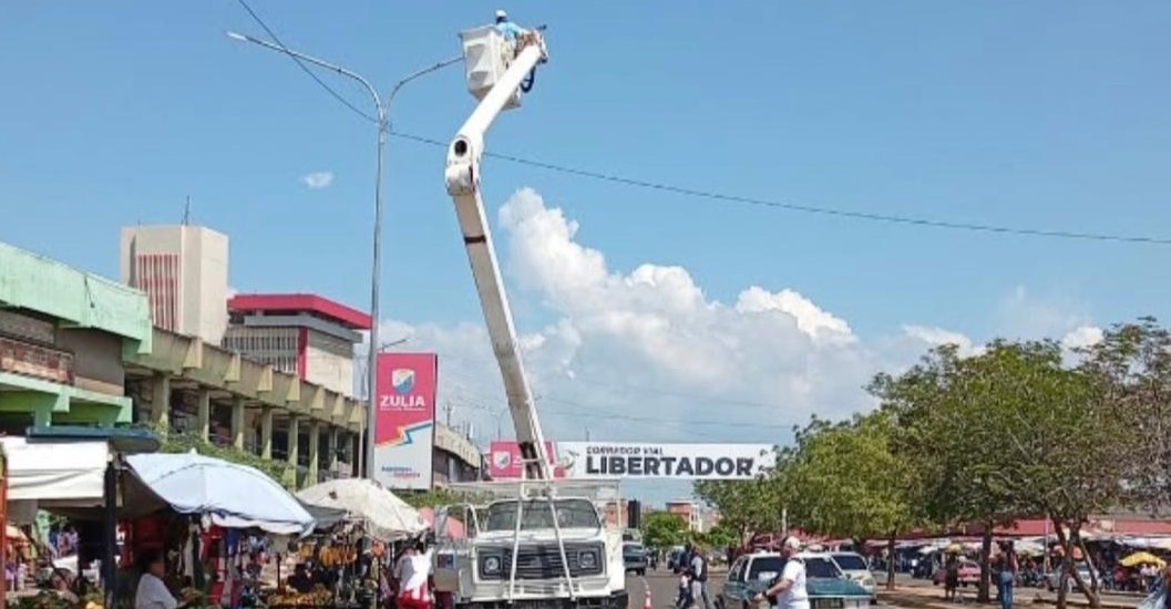 ¡AVANZA EL TRABAJO! Gobernación del Zulia y Corpoelec rehabilitan iluminación de la avenida Libertador