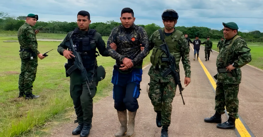 ¡LUCHA ANTITERRORISTA Y EL NARCOTRÁFICO! Caen alias ‘Junior Rojas’ y toneladas de droga en una ofensiva militar en Colombia