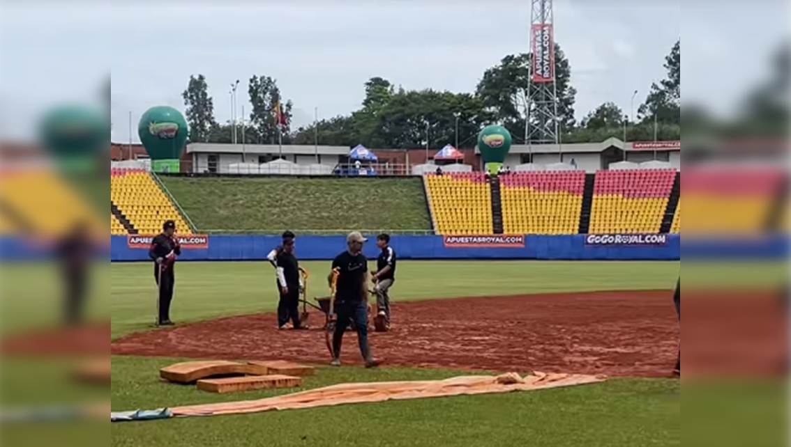 ¡LA LLUVIA SE HACE PRESENTE EN SAN CRISTÓBAL! Estadio es retocado para la voz de play ball pasadas las 2.00 de la tarde || Caracas vs Águilas este sábado || Video