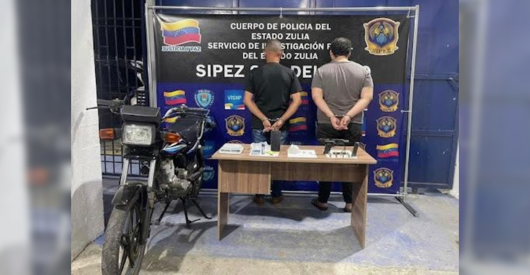 ¡CERO SOBORNOS! Lo capturan en sede del SIPEZ al ofrecer dólares para recuperar motocicleta y arrastró a compañero a caer por drogas y posesión ilícita de arma