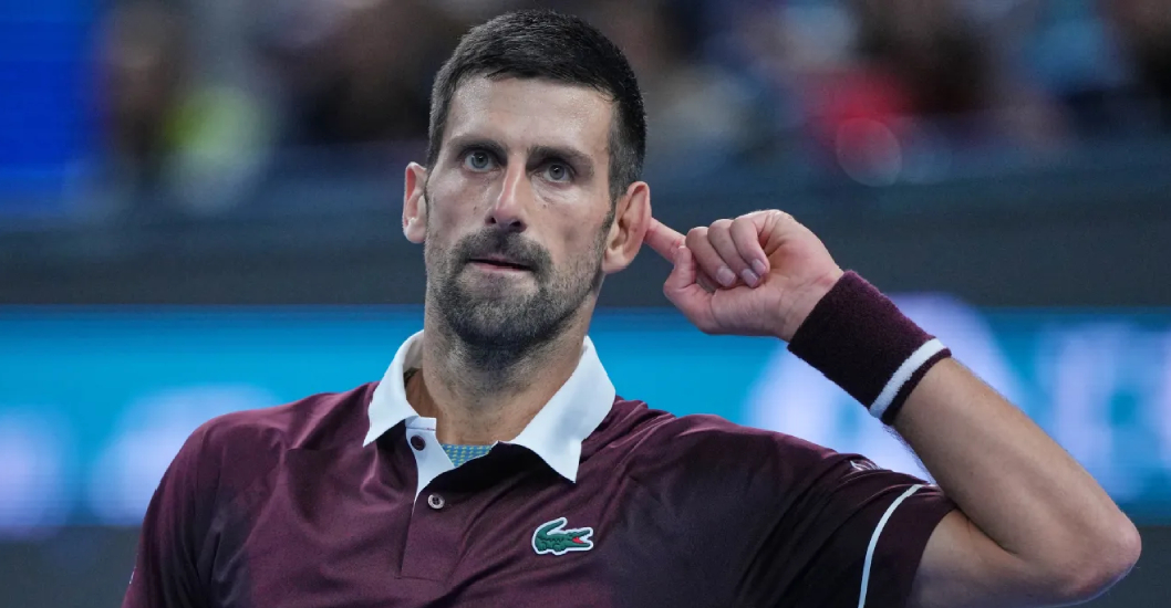¡DESEA CONQUISTAR DOS METAS ANTES DEL RETIRO! Novak Djokovic conquista en China su título 102 a los 39 años