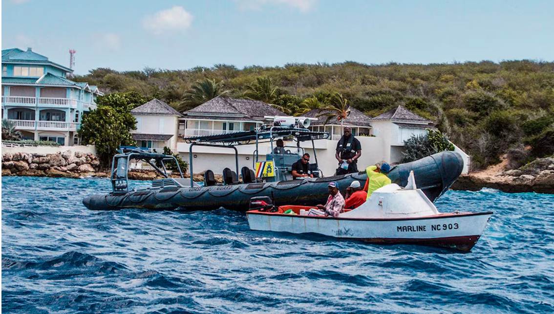 ¡CON 24 VENEZOLANOS EN VIAJE CLANDESTINO! Interceptan en altamar embarcación con destino a Aruba