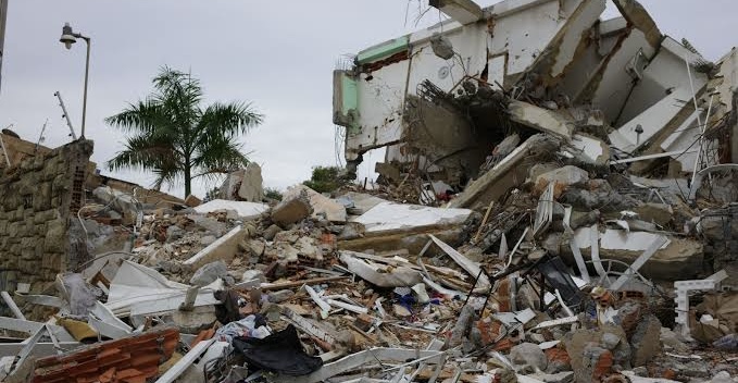 ¡IDENTIFICADA UNA DE LAS VÍCTIMAS! Hallan cuatro cuerpos entre los escombros de Residencias Caribe en La Guaira