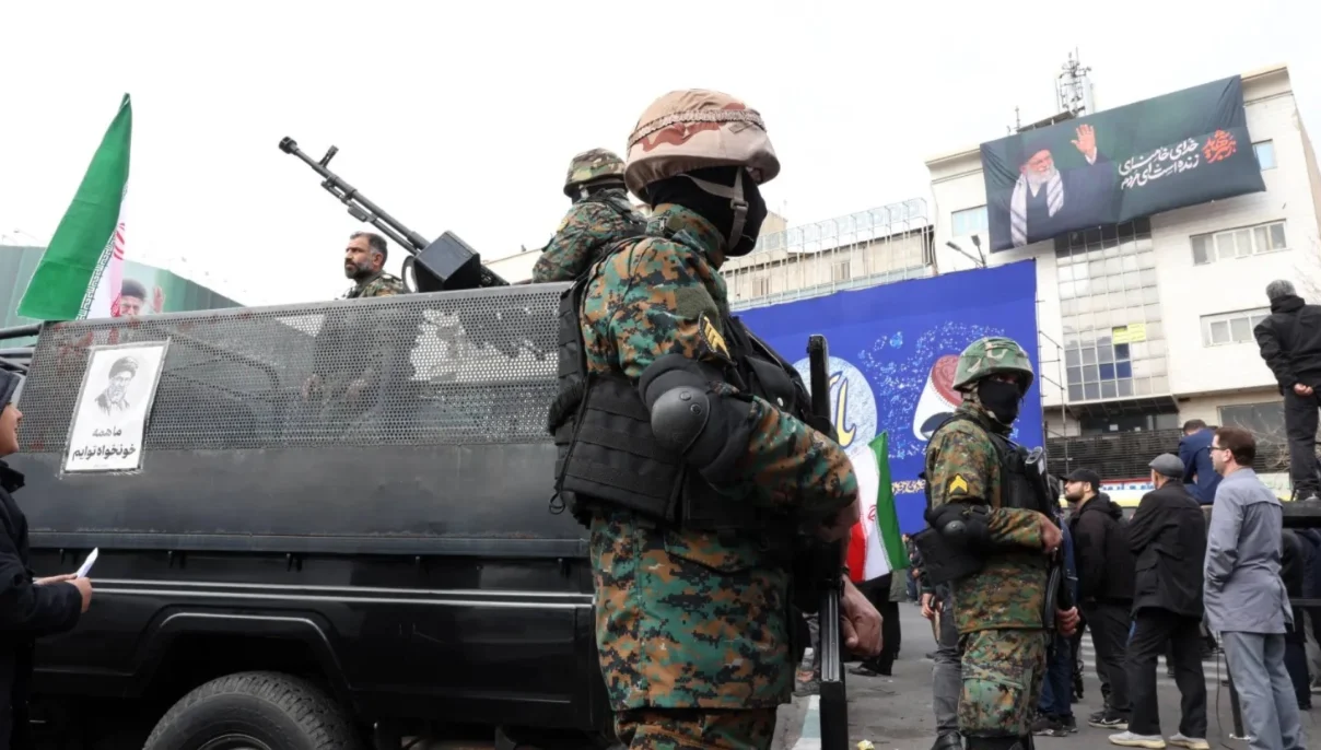¡LES INCAUTARON ARMAMENTO DE GUERRA! Irán detiene a miembros de una célula terrorista en el sur del país