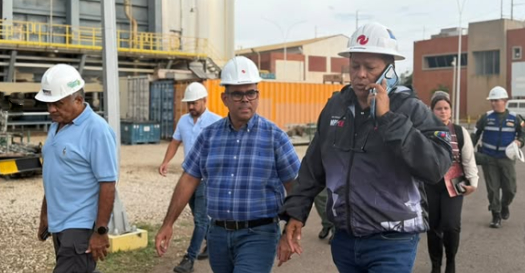 ¡VISITA DE TRABAJO! Vicepresidente de Obras Públicas y Servicios inspecciona labores en diferentes máquinas de Termozulia