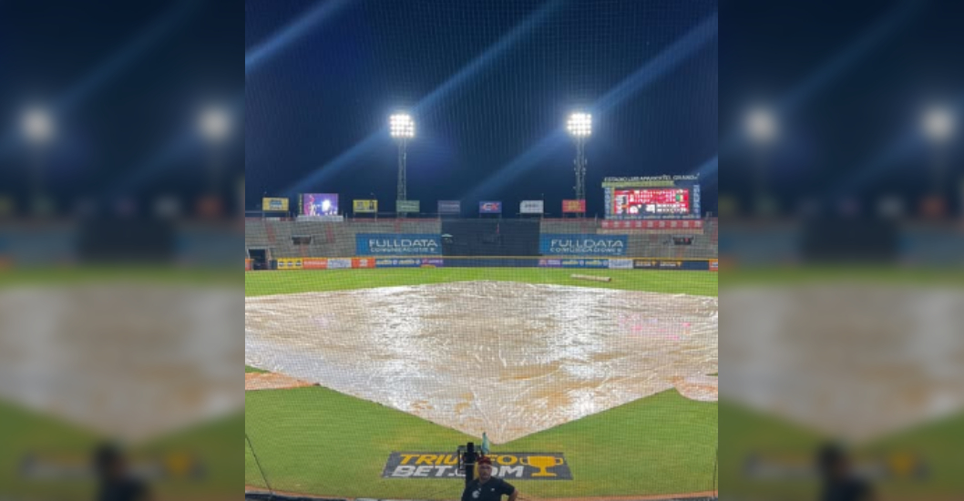 ¡REANUDADO A LAS 11:50 P.M.! Águilas – Leones sufre retraso por fuerte aguacero en Maracaibo
