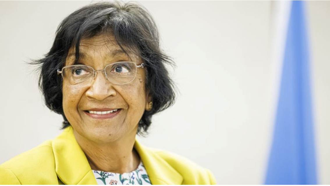 ¡»SI ME APLAUDEN MÁS SE LO REGALO A TRUMP»! ‘Navi’ Pillay bromeando sobre entregarle su ‘Nobel de la Paz’ al presidente de EE.UU || Videos