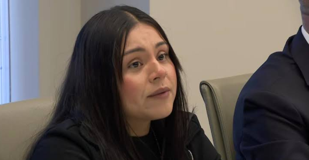 ¡EN BUSCA DE JUSTICIA! Mujer estadounidense baleada por agente migratorio en Chicago demanda al gobierno federal