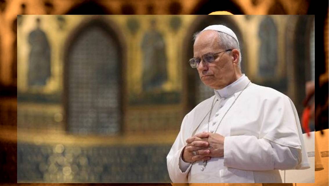 ¡TRAS ‘AUSENCIA TEMPORAL’ DEL PAPA EN FUNCIONES! ¿Quién queda al frente del Vaticano? || León XIV hospitalizado por cáncer de pulmón
