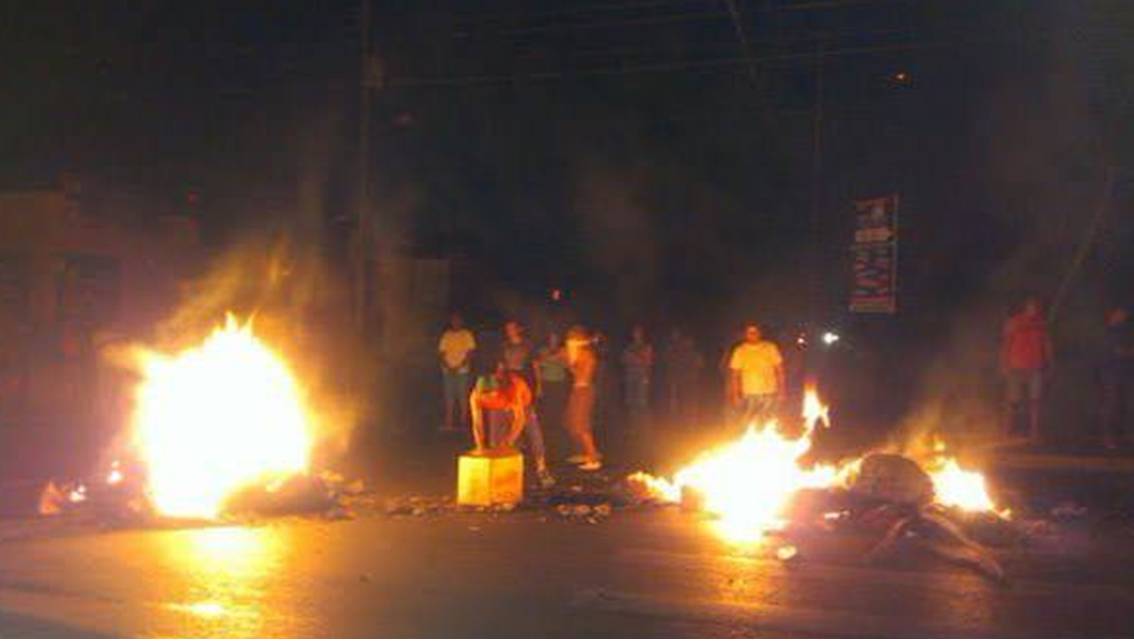 ¡MIENTRAS EL GOBIERNO ANUNCIA ‘AVANCES’! A la gente les siguen aplicando dos tandas diarias de cortes eléctricos || Maracaibo arde en protestas por las noches || Videos