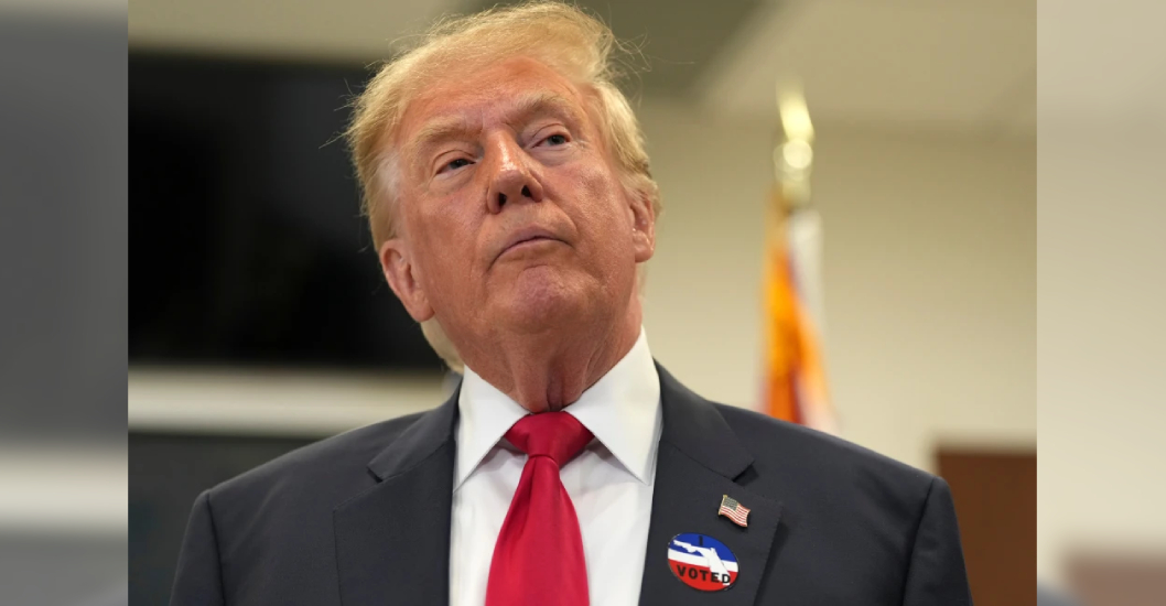 ¡ROMPE SU COSTUMBRE DE VOTAR POR CORREO! Trump emite su voto anticipado en Florida para las elecciones de medio mandato