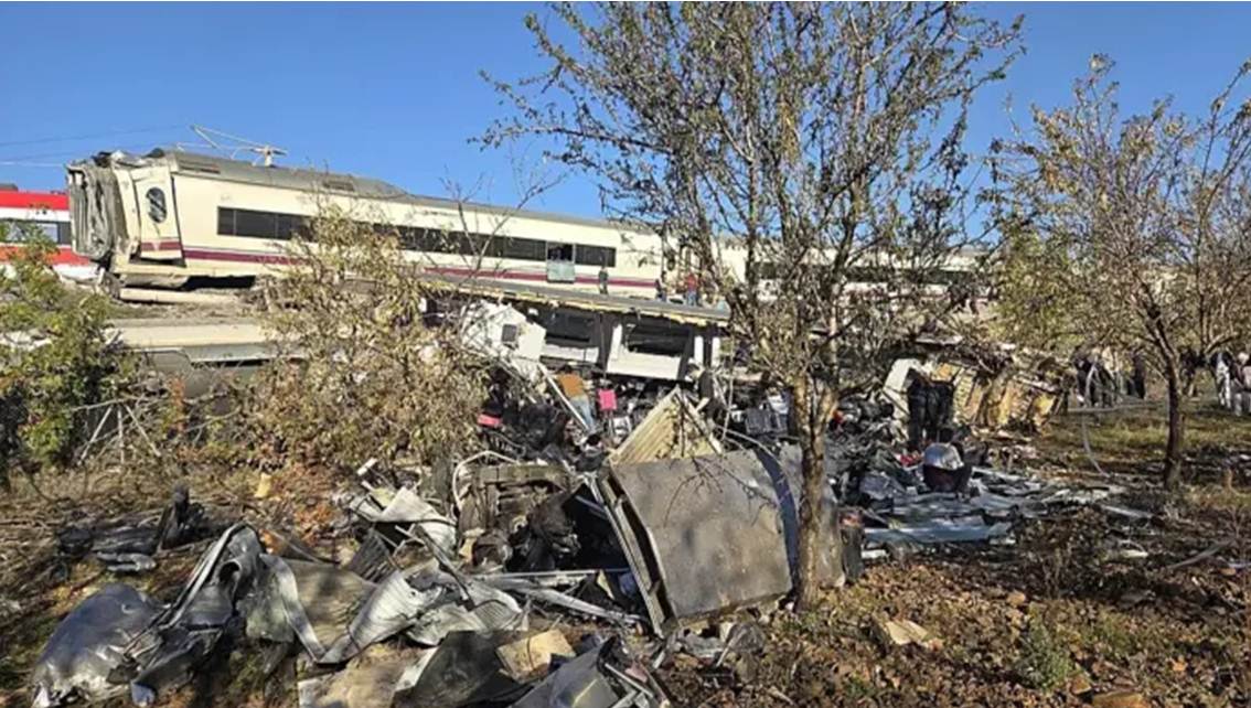 ¡AHORA SON 68 LOS MUERTOS EN EL CHOQUE DE TRENES! Esto revelan las primeras investigaciones sobre las causas de la tragedia || Video