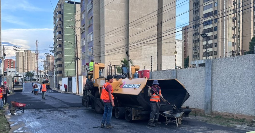 ¡MÁS DE 500 TON DE ASFALTO! Alcaldía de Maracaibo,  a través del Sedegas, recupera vialidad en las calles 64 y 65 de Olegario Villalobos