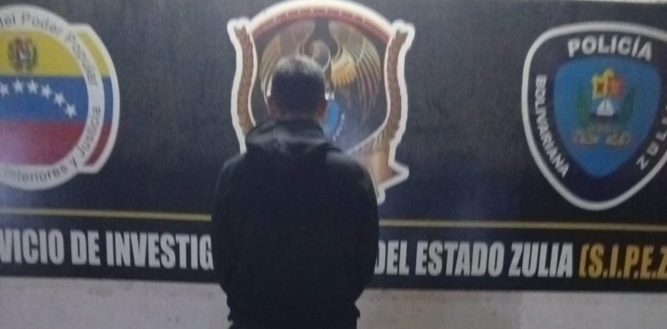 ¡INTENTÓ AGREDIR A FUNCIONARIOS DEL SIPEZ! Detenido en Maracaibo tras ser denunciado por estafa en la venta de dólares