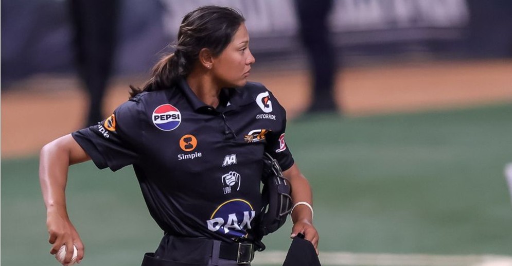 ¡MUJERES AL PODER! Wanda Rodríguez hace historia al convertirse en la primera de su género umpire principal en la LVBP