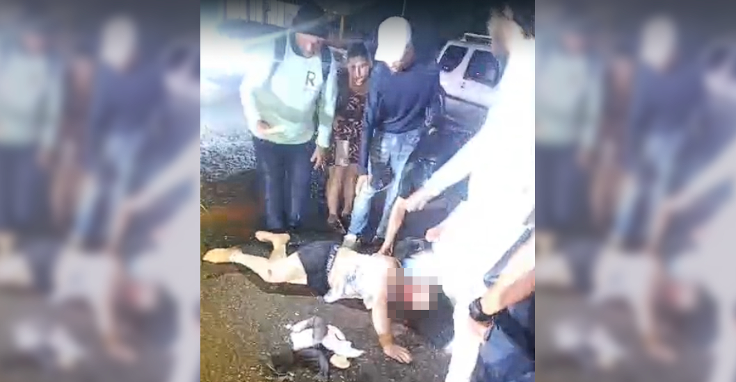 ¡REPORTE CIUDADANO! Motorizado queda seriamente lesionado en accidente en la parada de Pomona cerca de la C-2