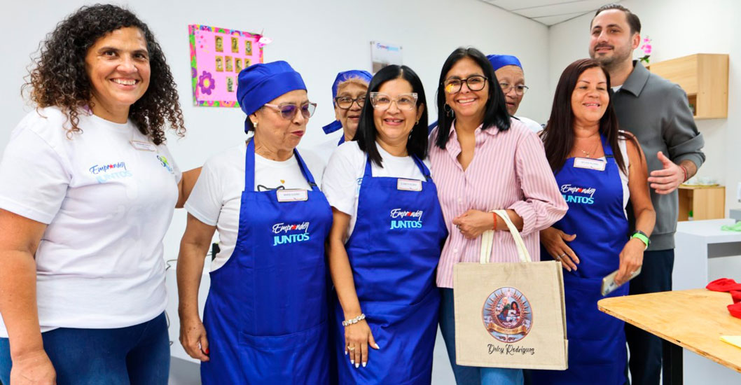 ¡IMPULSO AL PODER POPULAR EN VENEZUELA! Delcy Rodríguez entrega el renovado Centro Endógeno «Lanceros de La Victoria» en Caricuao