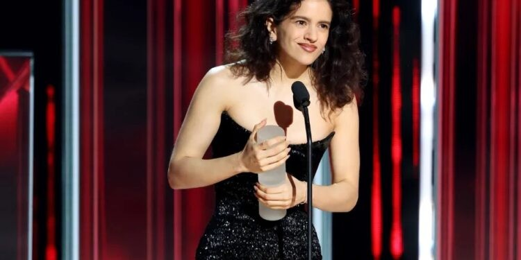 ¡PREMIO AL ÁLBUM TOP LATIN POP DEL AÑO POR ‘LUX’! Rosalía agradece a Latinoamérica y ensalza la música en español en los Billboard Latinos
