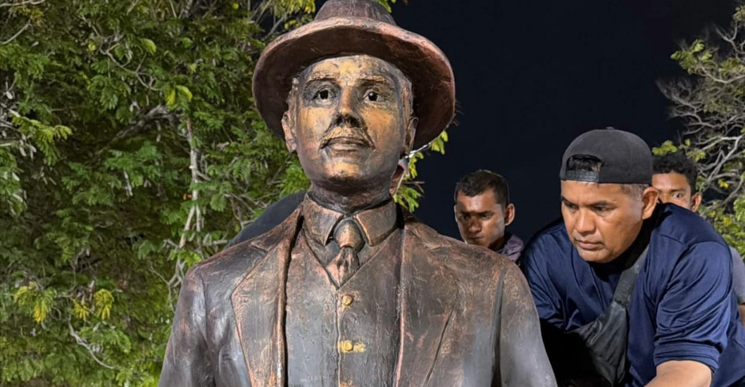¡FE Y VOCACIÓN! Alcalde Di Martino: La escultura de San José Gregorio llegó a la Facultad de Medicina