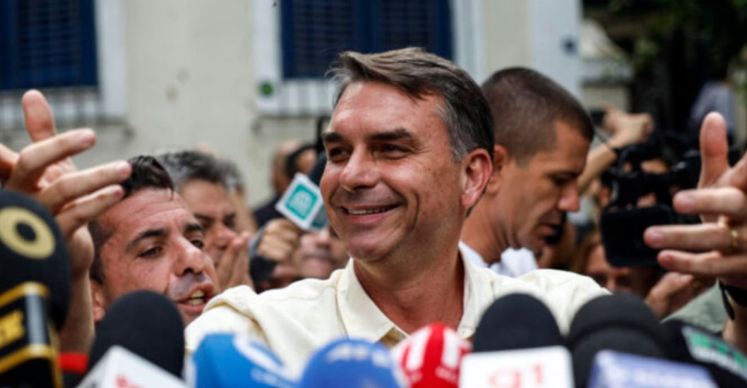 ¡ALIANZA CLAVE PARA EL BALOTAJE EN BRASIL! Flávio Bolsonaro suma el apoyo de Ronaldo Caiado