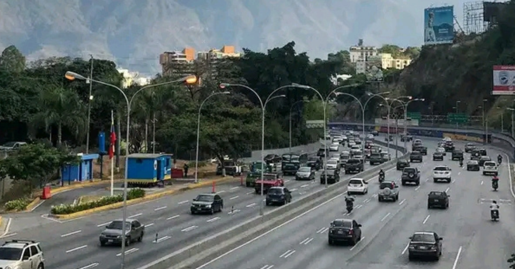 ¡TRABAJOS DE REHABILITACIÓN! Anuncian cierre parcial de la Autopista Prados del Este
