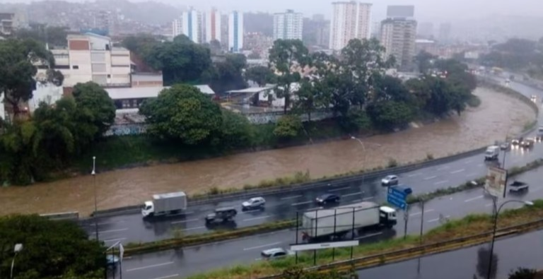 ¡ACTIVAN PROTOCOLOS DE SEGURIDAD! Alcalde de Baruta llama a la calma ante aumento del caudal del río Guaire