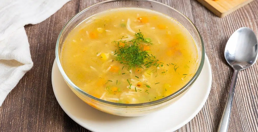 ¡COCINA AL MINUTO! Sopa de guisantes, maíz y zanahoria. Una receta con mucho sabor