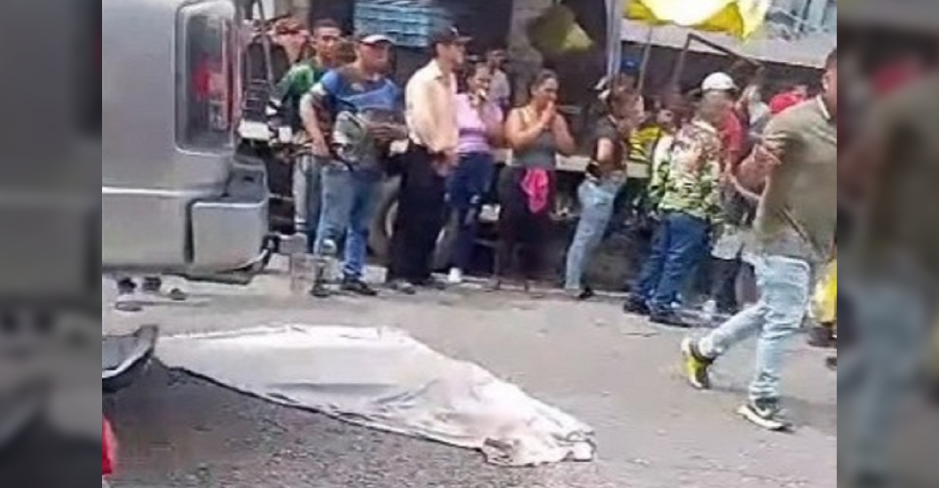 ¡DESCUIDO SE CONVIERTE EN DESGRACIA! Niño de cuatro años muere arrollado por una camioneta