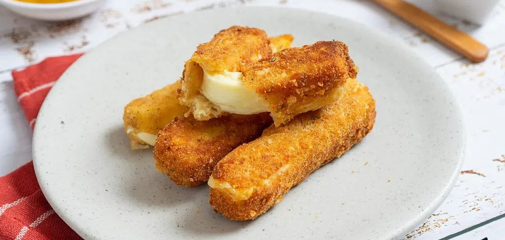 ¡COCINA AL MINUTO! Dedos de queso. Receta de aperitivo americano