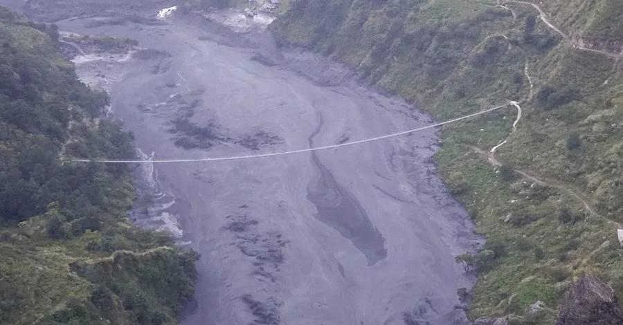 ¡REPORTAN CINCO DESAPARECIDOS! Una nueva inundación repentina de un río en Nepal arrasa un pueblo