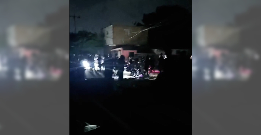 ¡MOLESTOS TRANCAN LAS AVENIDAS! Comunidades de Maracaibo protestan por los cortes eléctricos este 30-Sep
