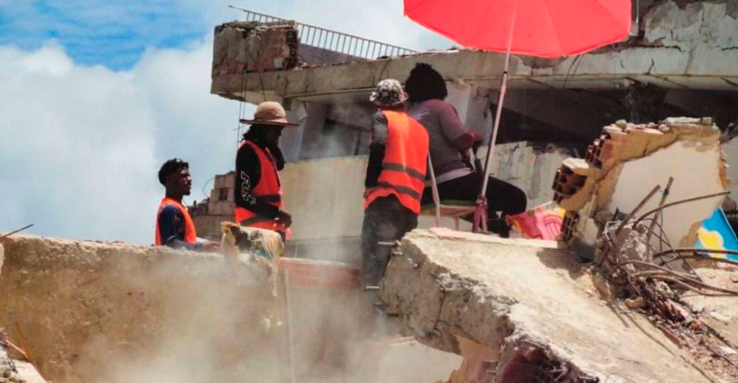 ¡HÉROES QUE NACEN DE LA TRAGEDIA! Forman a 114 voluntarios como rescatistas junto a los Topos Aztecas en La Guaira