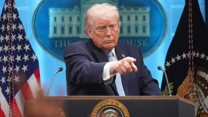 ¡»ES UNA VERGÜENZA TOTAL»! Trump critica a Lebron James por no escuchar con solemnidad el himno nacional